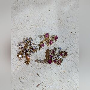 Elegant Gold and Pink Floral Jewelry Set Of Brooches